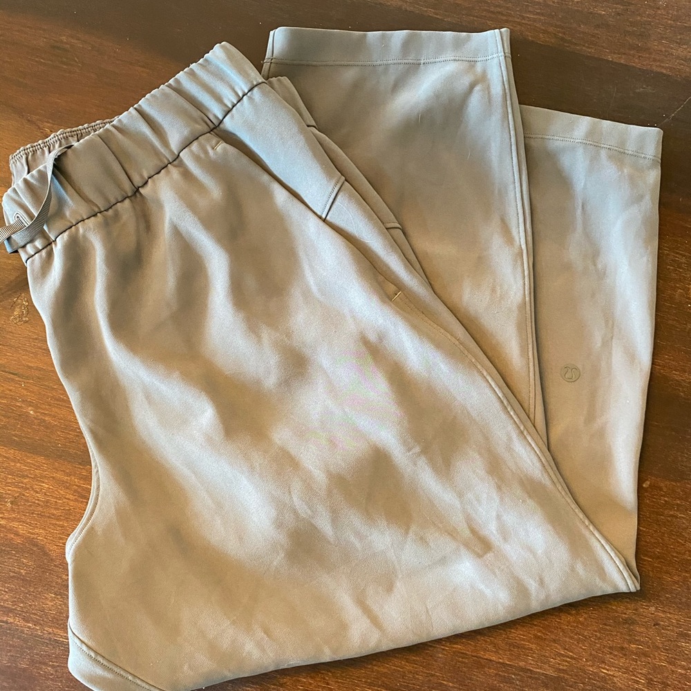 Lulu lemon on the fly crop